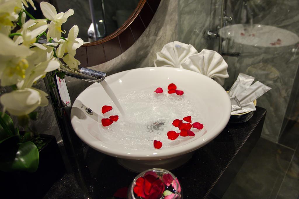 Ambassador Hanoi Hotel&Spa Buitenkant foto