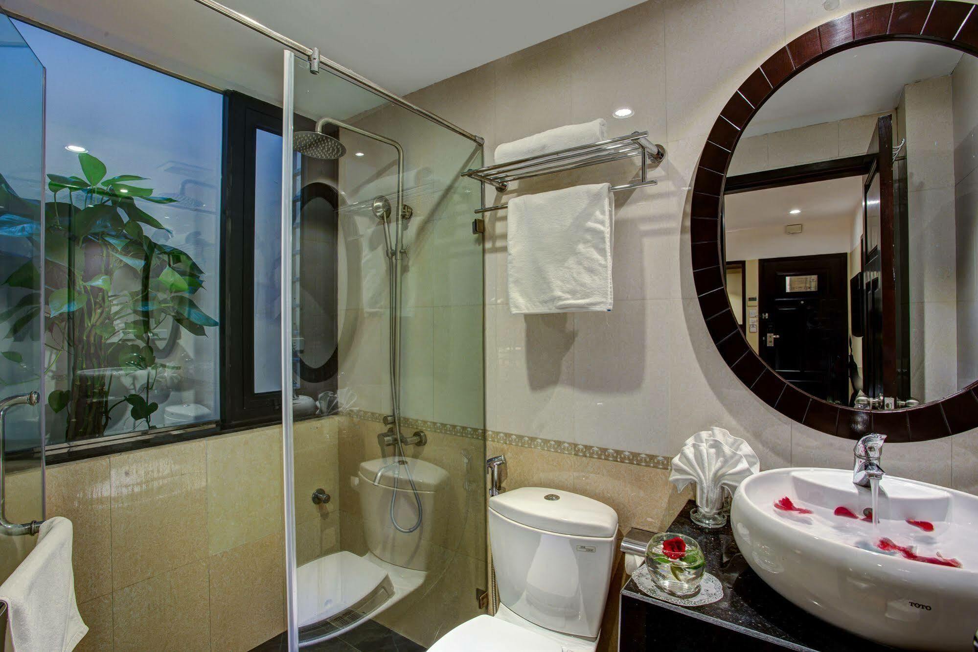 Ambassador Hanoi Hotel&Spa Buitenkant foto